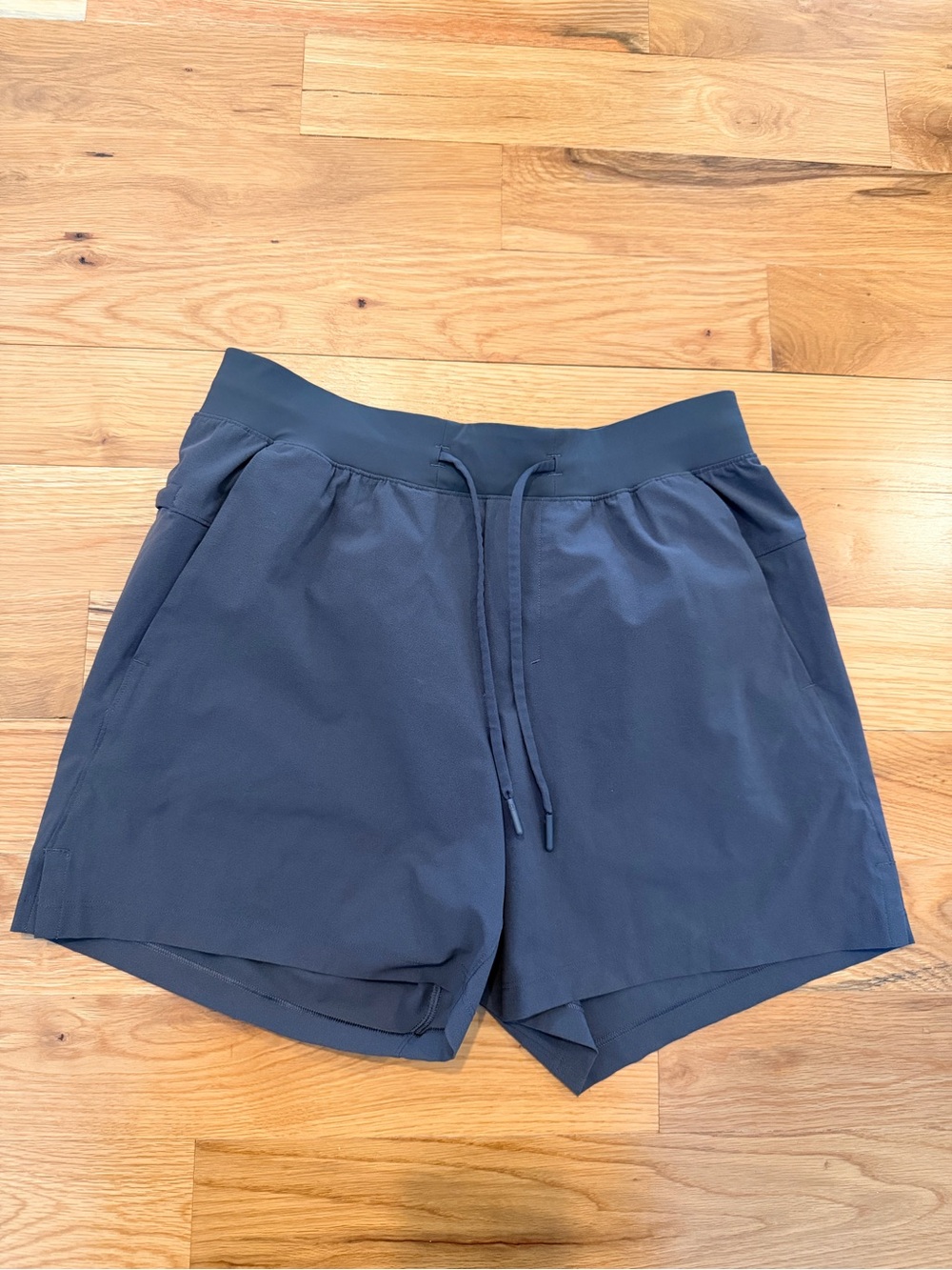 lululemon athletic green Drawstring Shorts 5” inseam, front pockets, 1 back zip